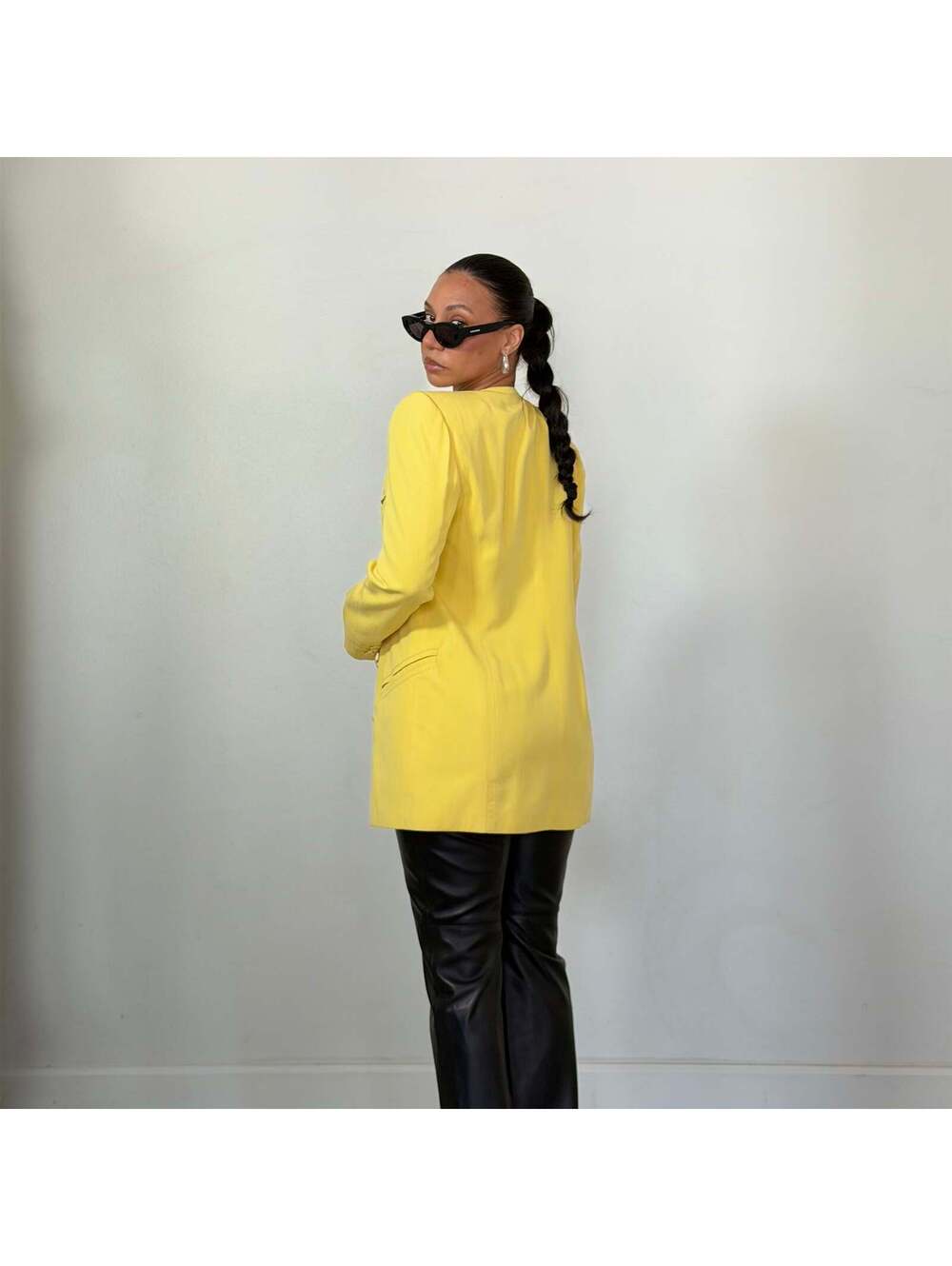 Escada - Picture 5 of 9